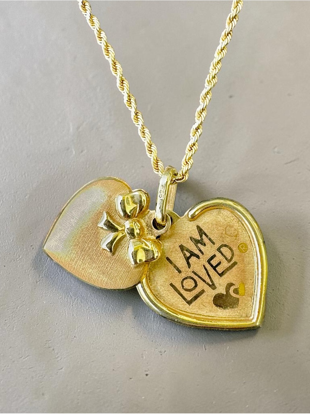 Vintage 14K Gold "I AM LOVED" Bow Heart Locket Necklace 19.5”